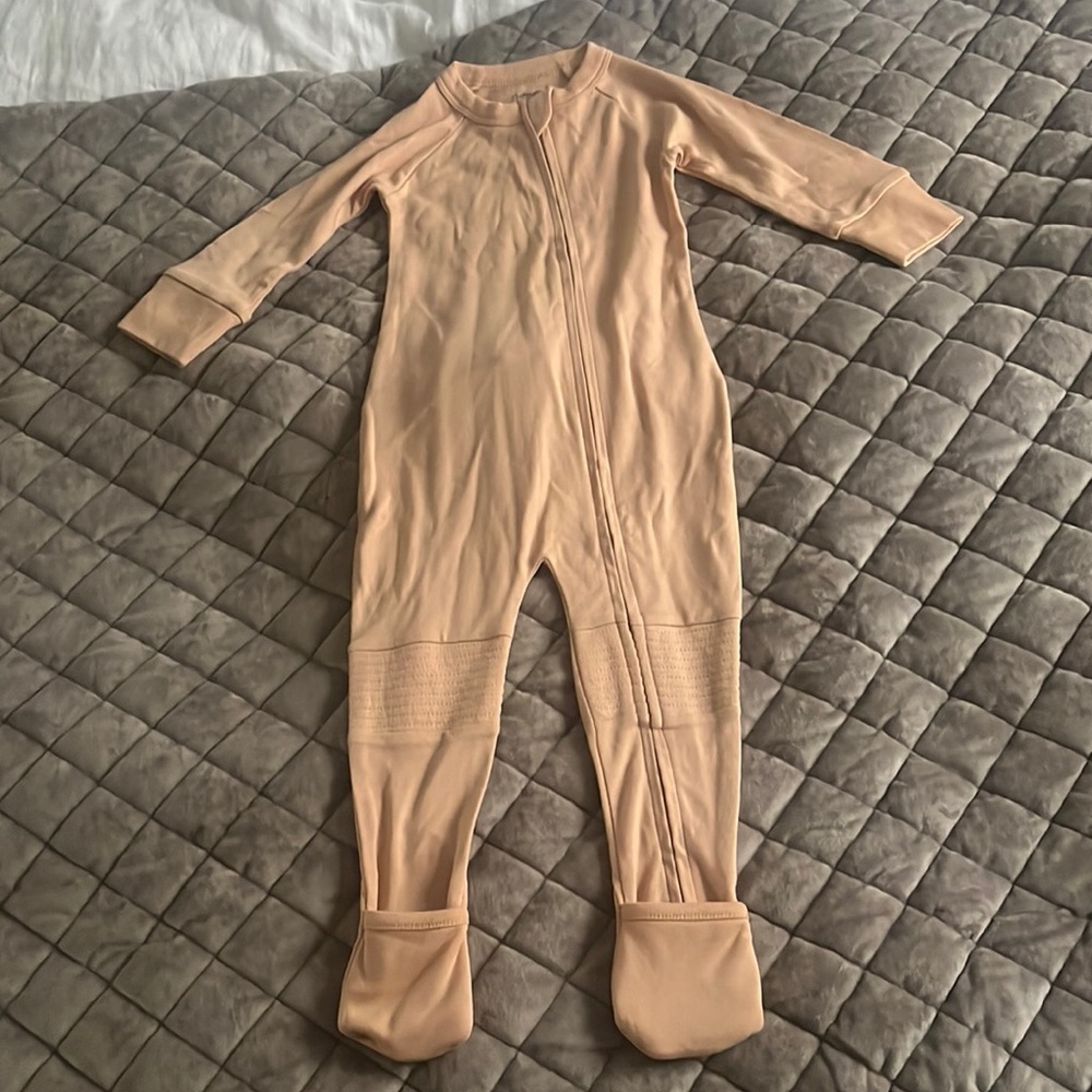 NWOT Goumi Baby Onesie 18 to 24 Months Sandstone